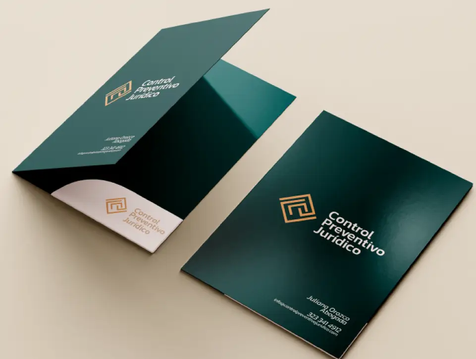 mockup de carpeta para branding de control preventivo jurídico