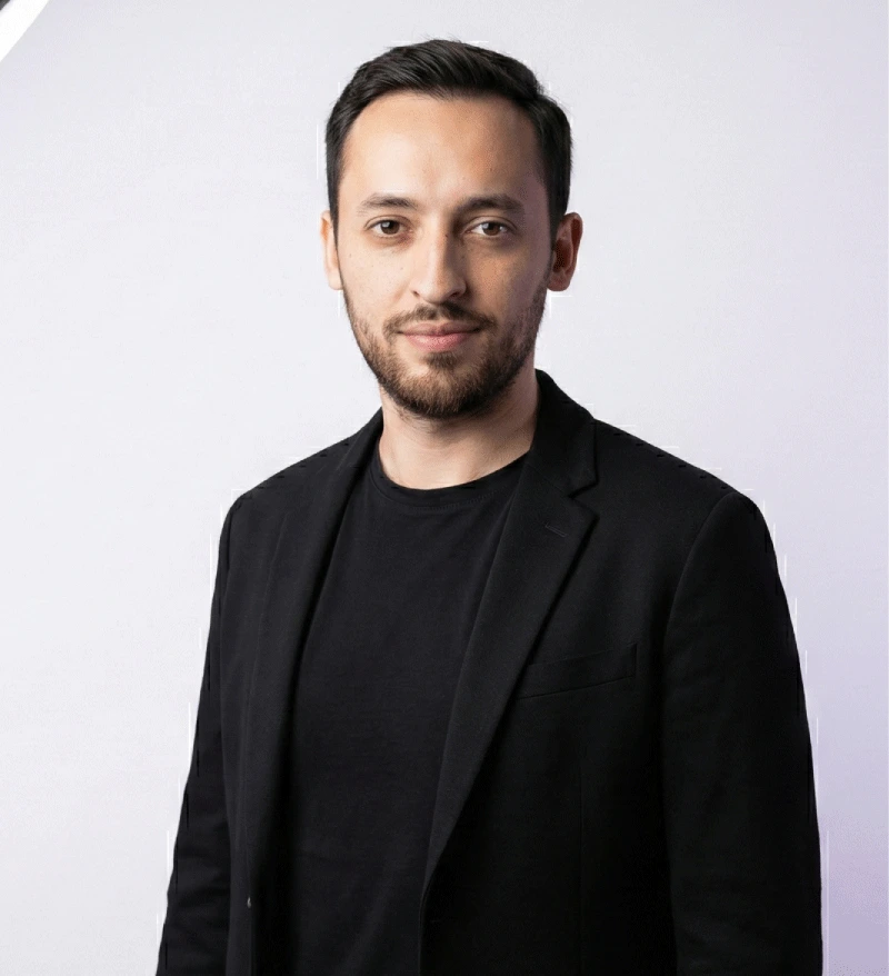 director creativo de Faro Branding y experto en marketing médico y diseño de marcas para doctores en Manizales.